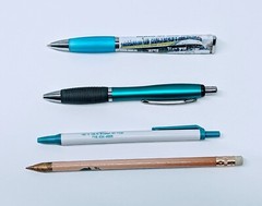30ct Lot Retractable Misprint Pens Thick Barrel Rubber Grip: MIXED COLORS/STYLES