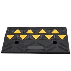 Rubber Curb Ramp 4.25in Rise, 11.8in W x 19.7in L, 33069lb Capacity