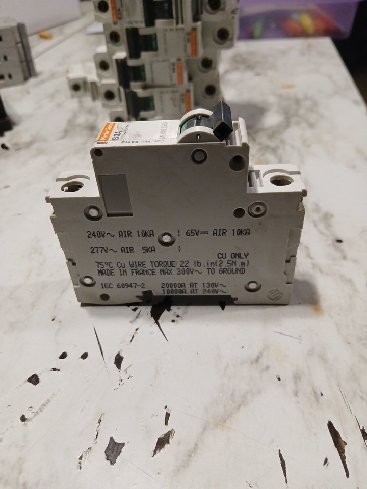 SCHNEIDER ELECTRIC 60103 C60 Multi 9 CIRCUIT BREAKER 2A 1P 240V Qty:1