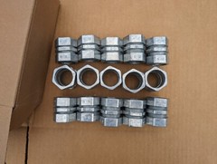 Lot of 15 Arlington 822 1″ EMT Compression Connector Concrete Tight Zinc Diecast