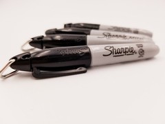 4 Pack of Sharpie Mini Permanent Markers w/ Key Chain Clip – Fine Point Black