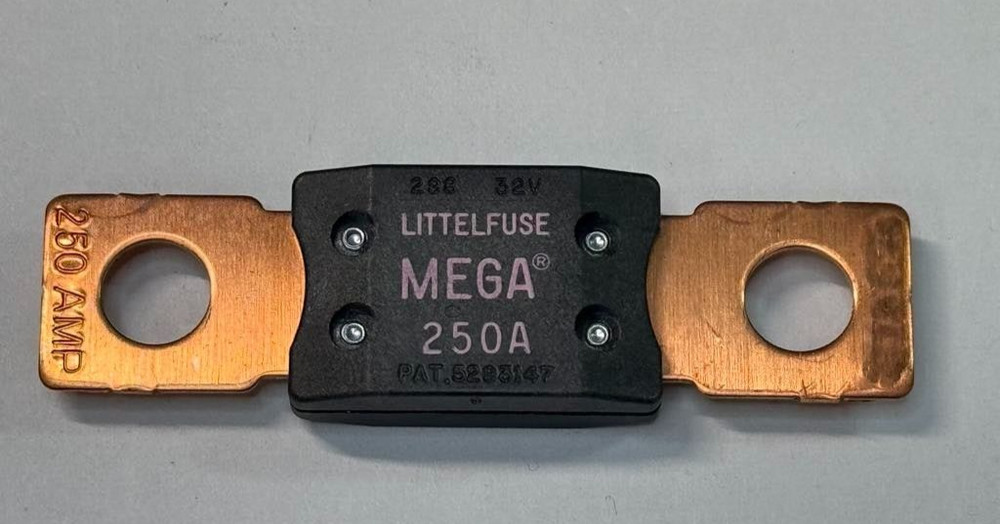 Lot of 10 Littelfuse MEGA 250A High Current Bolt-ON Vehicle Fuses 32V
