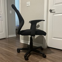 Black Mesh Back Swivel Office/Desk Chair w/ Armrests & Casters