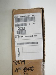 NEW IN BOX HUBBELL EM-INC-EXIT-1-RC3-W/C-WH MODEL CMXSE3 EXIT SIGN