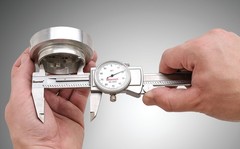 Starrett 3202-6 Dial Caliper; 0-6″ Range with Case