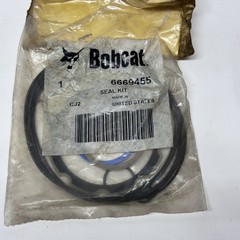 Drive Motor Seal Kit 6669455 for Bobcat 751 753 763 773 S130 S150 S160 S175 S185
