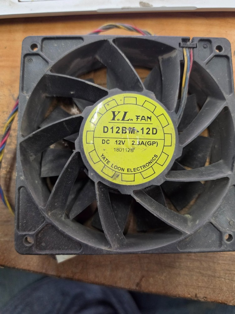 2 used – Y.L.FAN D12BM-12D 12V 2.3A cooling fan