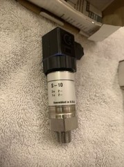 WIKA 4330862 Pressure Transmitter 0-30 Psi, 0-5V, DC10-30V *NEW*