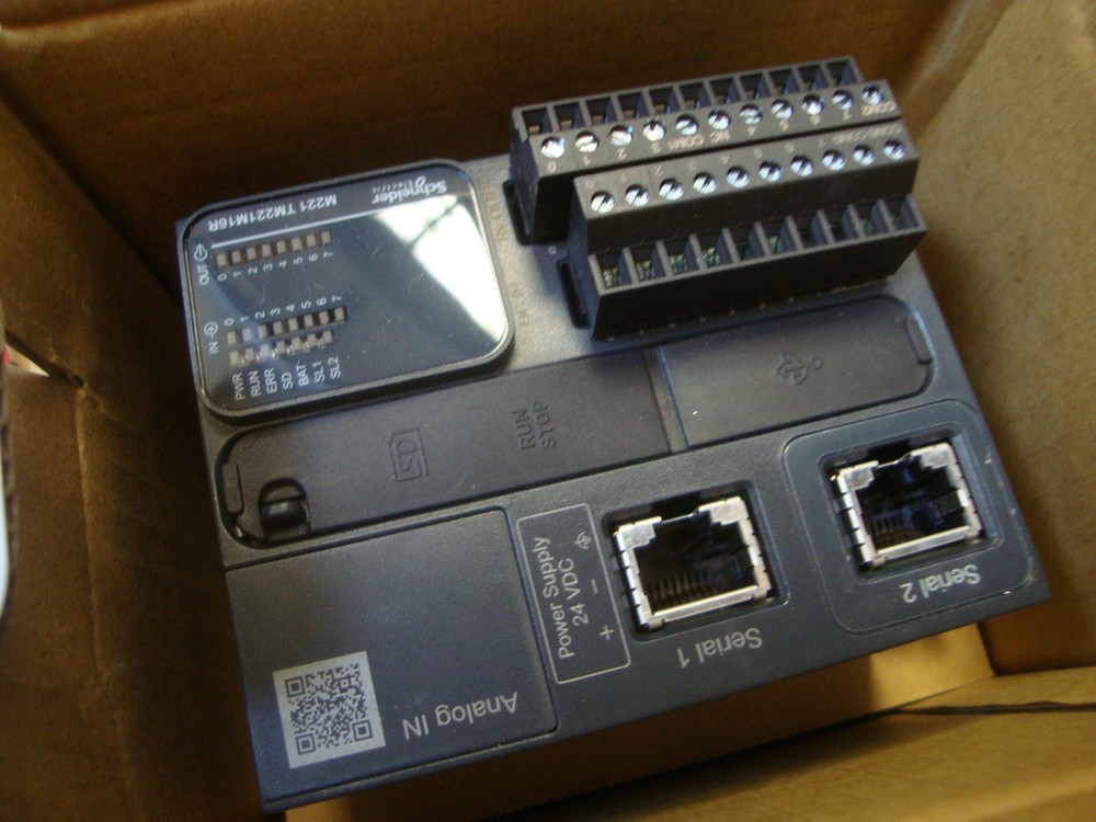 Schneider Electric (M221 TM221M16R) PLC Control Logic controller Modicon NEW