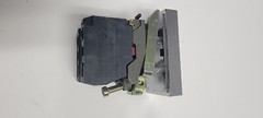 Telemecanique ZB4BZ009 Incudes 1 zbe-101 and 1 zbe-102 WITH PUSH BUTTEN