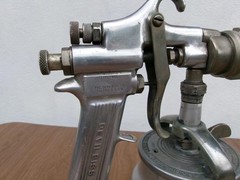 DEVILBISS TYPE MBC PAINT SPRAY GUN WITH CANISTER # 30 TIP FREE SHIPPING