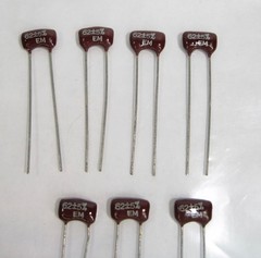 Vintage Unbranded Surplus Silver Mica Capacitors EM 62pF 5% Lot of 7