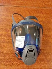 Five ADVANTAGE Medium 3000 Model 3200 TWIN-PORT Full Face Respirators