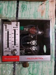 HONEYWELL L404B1304 / L404B1304 Pressuretrol Range 2 To 15 PSI Diff 1-6 PSI NOS