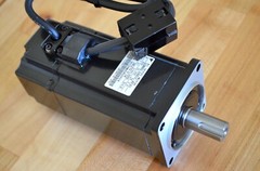 Yaskawa SGMAH-04A1F-AP41 400w AC Servo Motor Encoder 200v 3,000rpm 1.27Nm 2.8amp