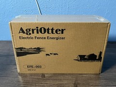 AgriOtter Electric Fence Energizer 40 Acre 10 miles 2 in 1 Powered by Battery