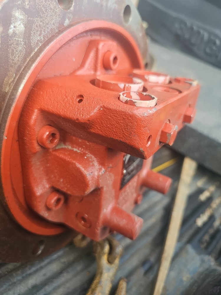 Takeuchi TL12 Final Drive Motor