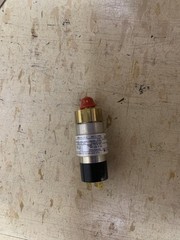 United Electric Controls UE Spectra 10-B12 Pressure Switch M540 30-600 PSI