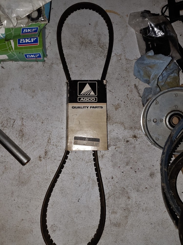 30-3075087 303075087 Genuine AGCO Vbelt NOS