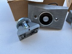 One Pair (2) Sentronic Electro Magnet Door Holder 2088-9587