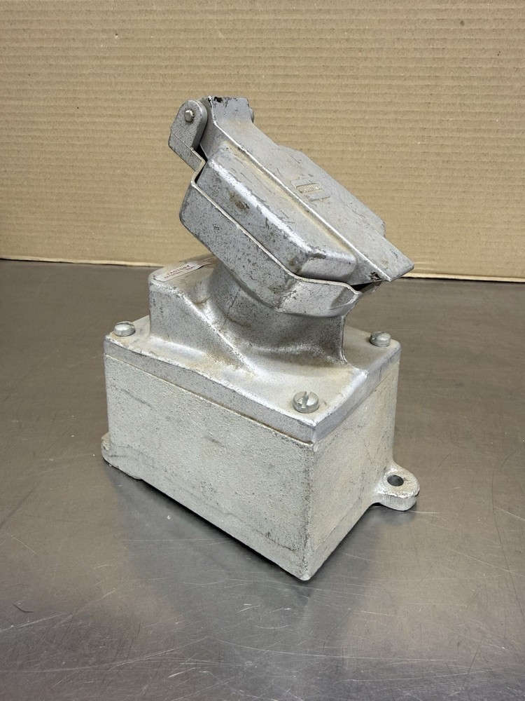 Crouse Hinds ENR21201 Explosion Proof Interlocked Receptacle 20A 125V