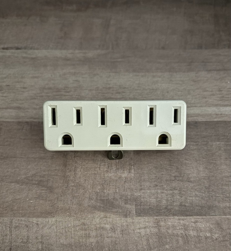 LEVITON R43-698-W GROUNDING TRIPLE OUTLET ADAPTER