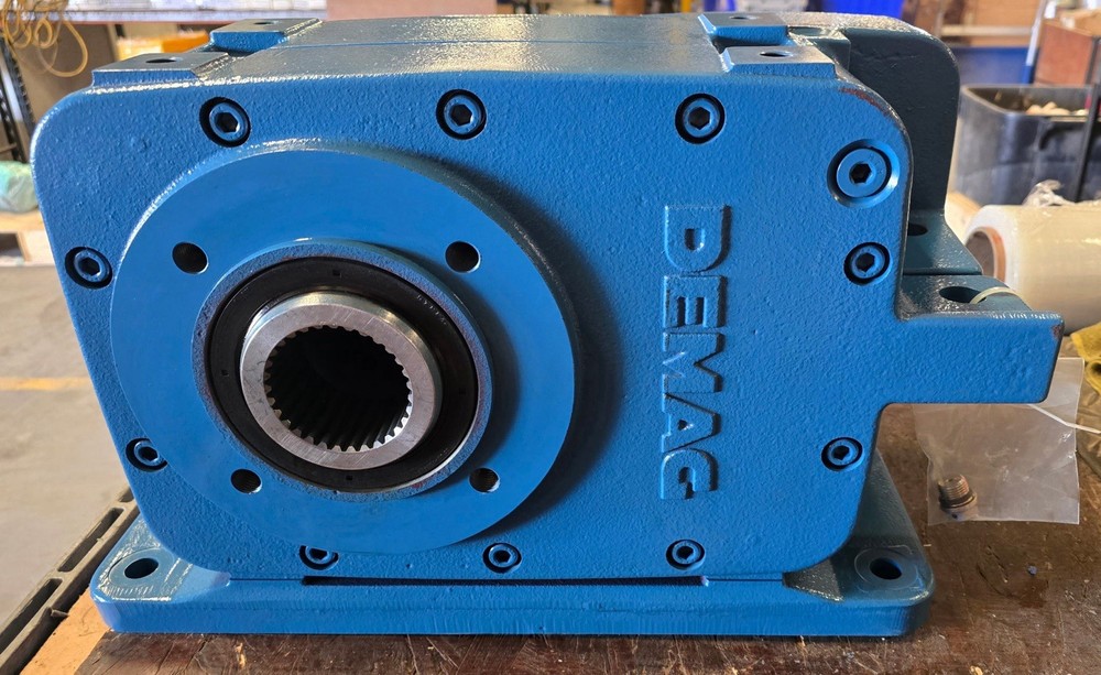 AF10 DEMAG Offset Parallel-Shaft Helical Gear Reducer L-B3-1-65-1/164 NEW OEM
