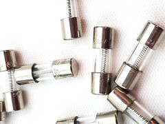 Lot of 10 Littelfuse 2AG 250 Volt 2 Amp Slow Blow 5 x 15 mm Glass Fuses 229002