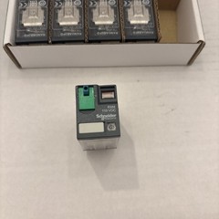 Schneider Electric Zelio Plug-In Relay 940351