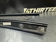 97-04 C5 CORVETTE LH DRIVER EXTERIOR A PILLAR MOLDING 10422997 OEM #N285