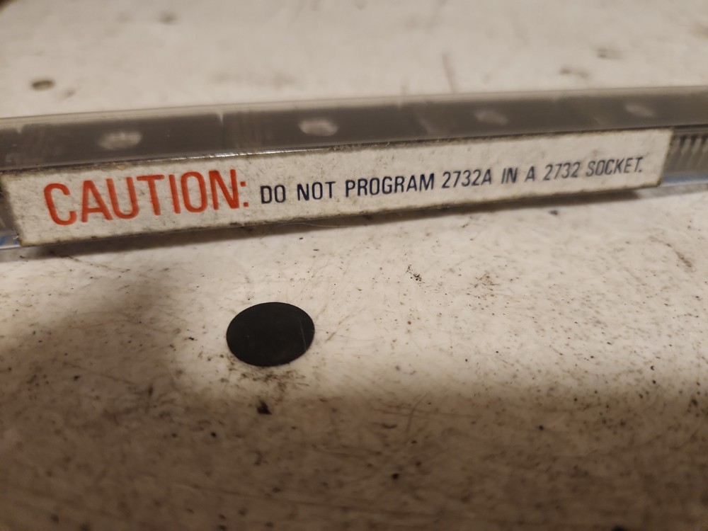 Intel D2732A-2 2732A UV Erasable EPROM IC Parallel 24-Pin DIP Through Hole