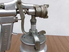DEVILBISS TYPE MBC PAINT SPRAY GUN WITH CANISTER # 30 TIP FREE SHIPPING