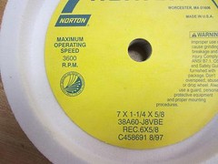 Norton 38A60-J8VBE Grinding Wheel 7″ x 1-1/4″ x 5/8″