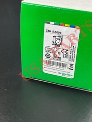 Lot Of 2 SCHNEIDER ZB4BZ009 Latch *Free Same Day Shipping By 6 Pm EST*