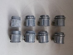 Lot of 8 Multiple Brands 1-1/4″ Set Screw Double Connectors *FREE SHIPPING*