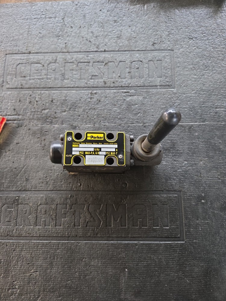 PARKER D1VL8CN 72 DIRECTIONAL VALVE LEVER