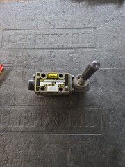 PARKER D1VL8CN 72 DIRECTIONAL VALVE LEVER