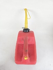 VINTAGE Chilton 2-1/2, 2.5 GALLON VENTED GAS CAN Spout Nozzle P25 Pre Ban USA