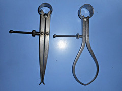 BROWN & SHARPE No 811, 7″ OUTSIDE AND UNBRANDED INSIDE CALIPERS