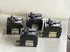 ITE Siemens B220 Circuit Breaker 20A 2Pole 120/240VAC 10KAIC Bolt On Panel Mount