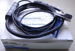 New In Box OMRON ZX-EV04T laser sensor
