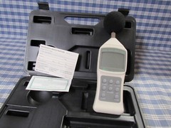 Sper Scientific Sound Level Meter with Case. (Model 840028) FAST FREE SHIPPING.