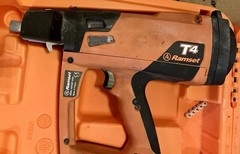 RAMSET T4 NAIL GUN KIT, GAS TOOL, CORDLESS, 2 BATTERIES, CASE AND CHARGER