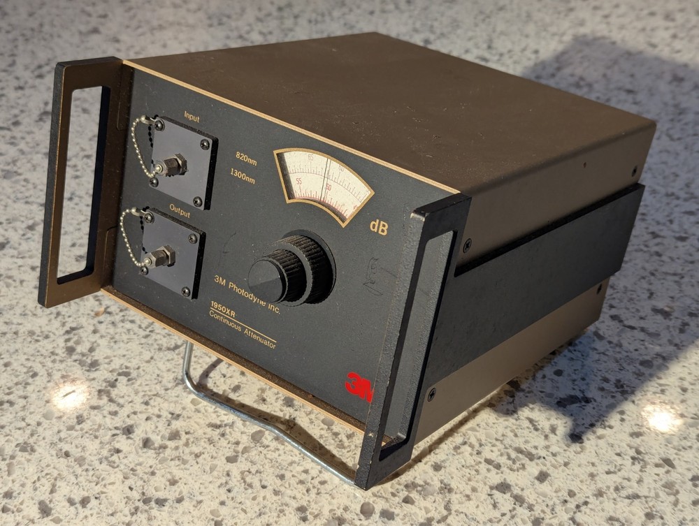 Photodyne Model 1950XR-100B Fiber Optic Continuous Optical Attenuator , 820/1300