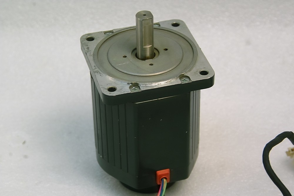 ORIENTAL MOTOR VEXTA A4041-9515NE 5PH STEPPING MOTOR TESTED WORKING FREE SHIP