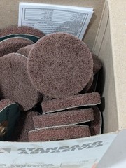 SA Quick-Change Disc: TSM, 2″ Dia, AO, Non-Woven Box of 50 7000046744