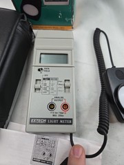 Extech 401025 Digital Light Meter 0-5000 Foot Candles W/ Box – Tested