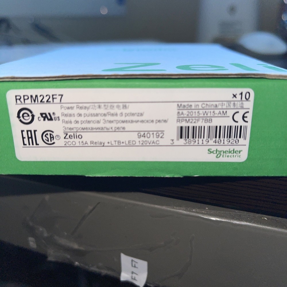 box Of1 Of 10 RP M22F7. Schneider. Blade Relays