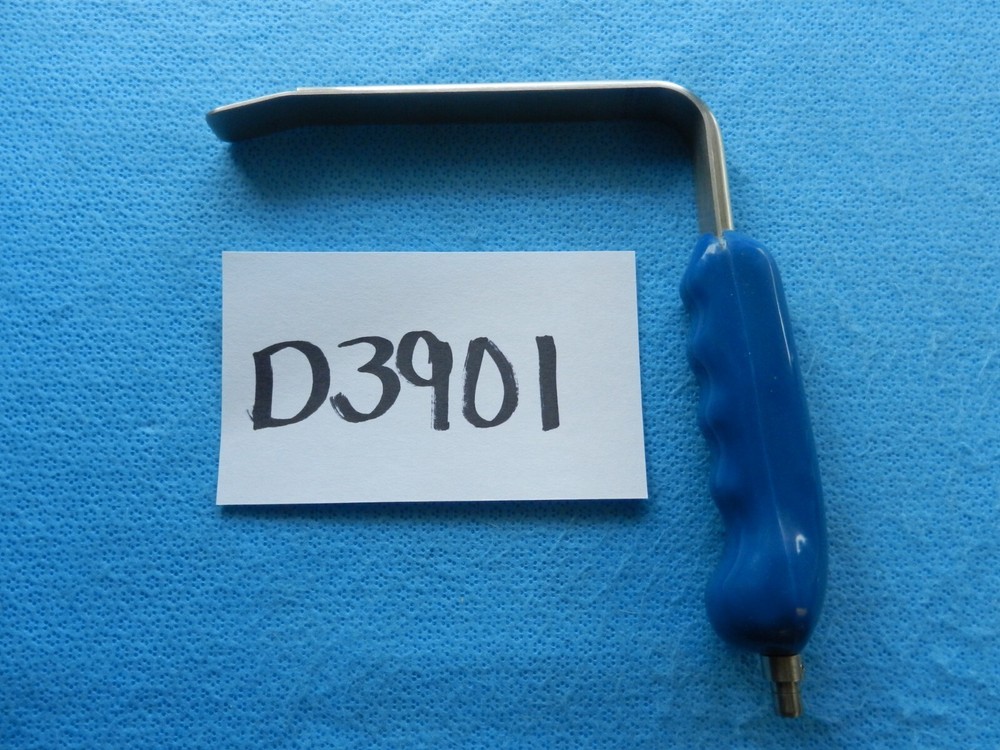 D3901 Codman Symmetry Surgical 3/4in X 6in Britetrac Retractor 24-3140