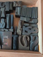 Mixed Lot Vintage Letterpress Wood Printing Blocks 59 Misc. in Old Cigar Box
